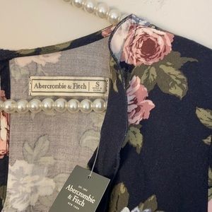 AMBERCROMBIE & FITCH SIZE S ROMPER